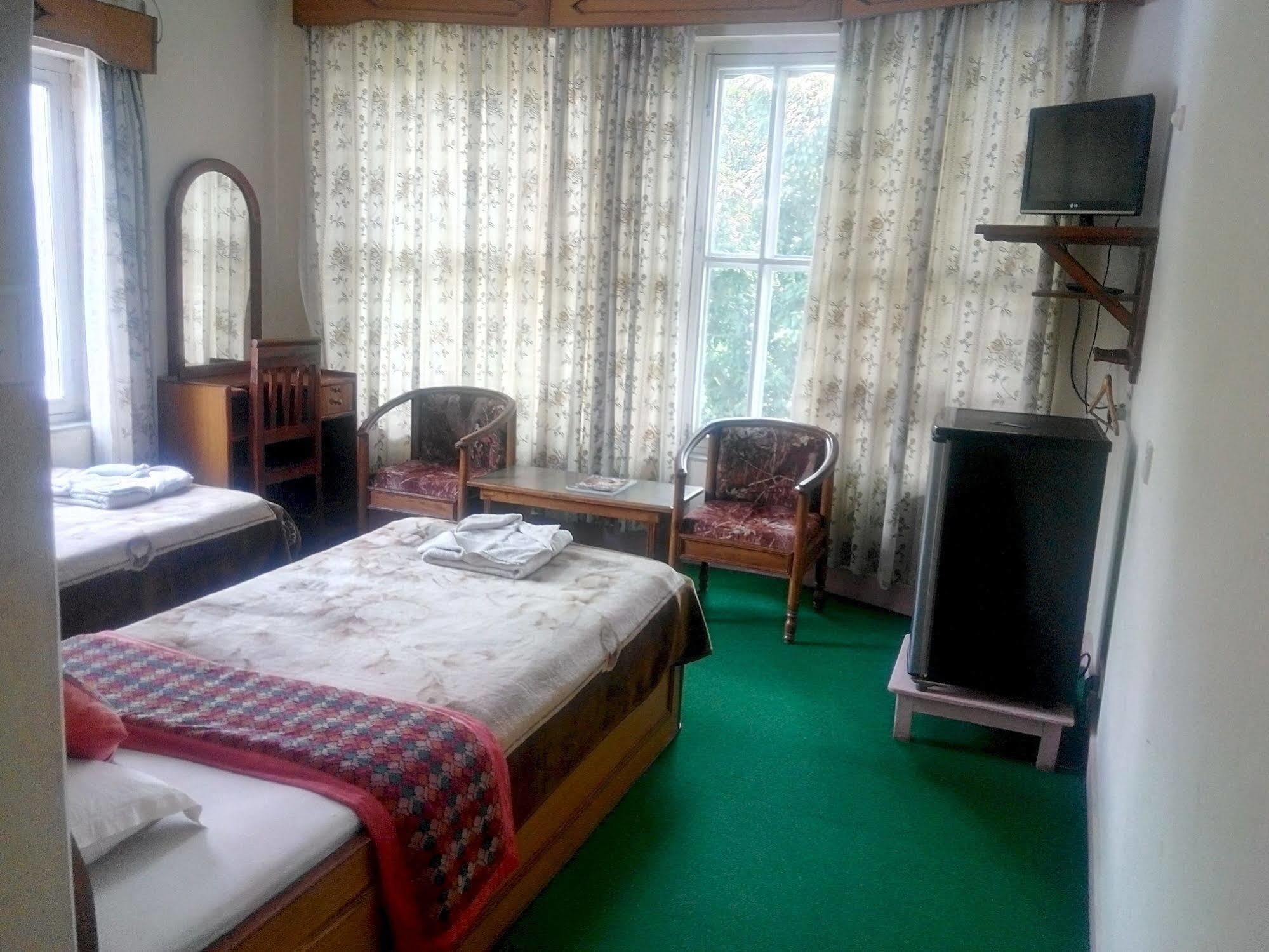 Green Tara Hotel Pokhara Dış mekan fotoğraf