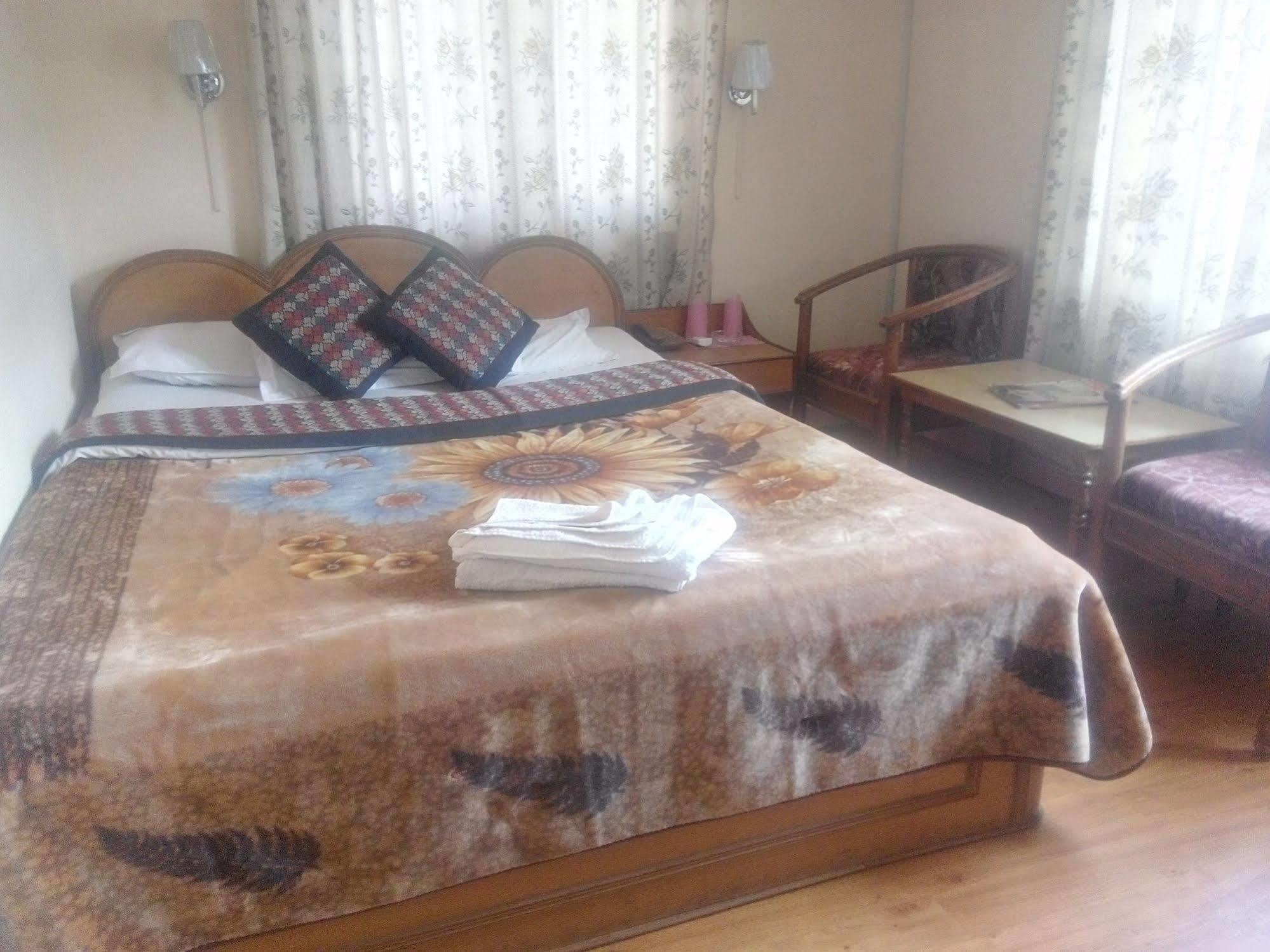 Green Tara Hotel Pokhara Dış mekan fotoğraf